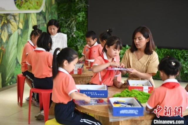 乡村教师25年春风化雨：用爱点亮学生梦想