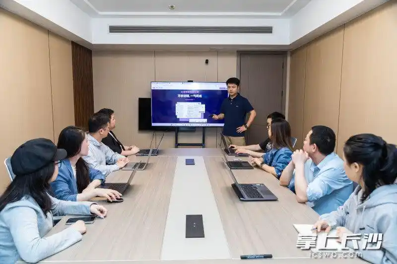 3分钟生成万字综述，用AI让科研效率“起飞”