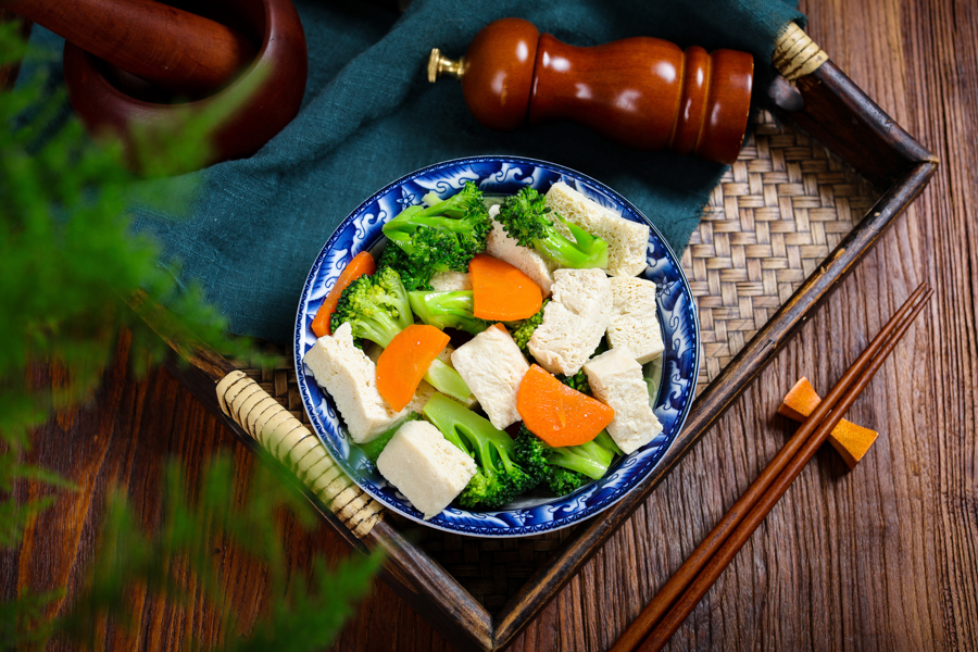 “辅助驾驶”=“自动驾驶”？减肥=只吃水煮菜？这些=不成立!｜科学流言榜