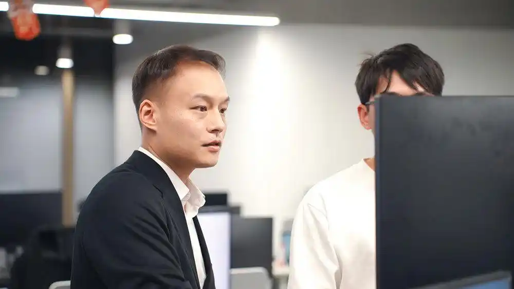 AI世界的年轻人｜横跨教育与产业，他说攻克前沿问题是研究者的使命