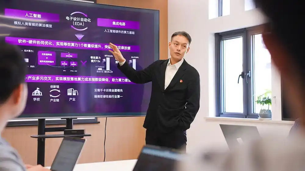 AI世界的年轻人｜横跨教育与产业，他说攻克前沿问题是研究者的使命